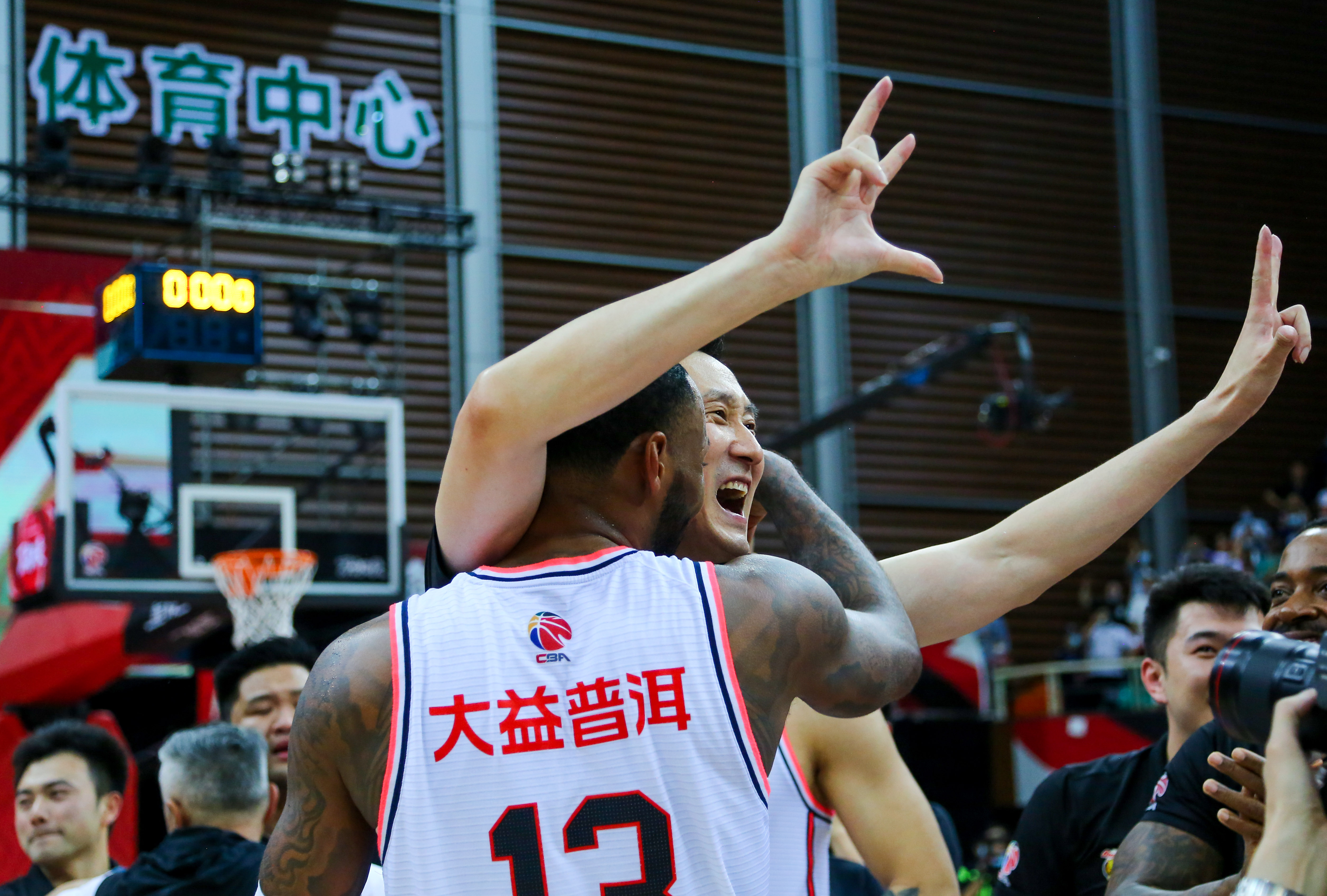 拜仁慕尼黑关键时刻回应争议；志在CBA常规赛名次提升；信心回归；年轻球员得到机会的简单介绍-kaiyun