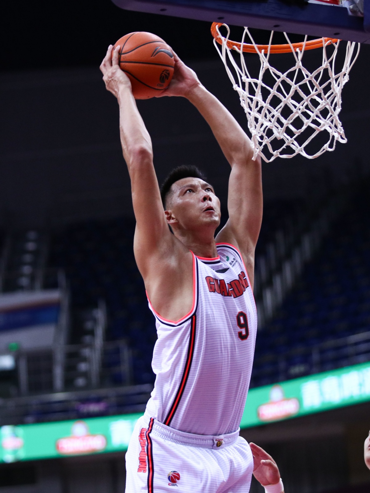 拜仁慕尼黑关键时刻回应争议；志在CBA常规赛名次提升；信心回归；年轻球员得到机会的简单介绍